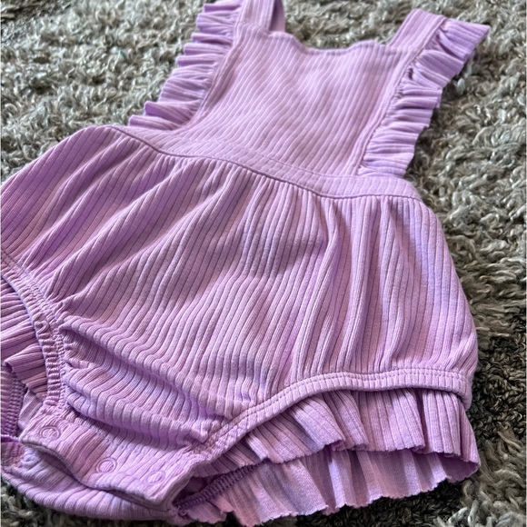 5/$7 💰 Cat & Jack Baby Girls Solid Ruffle Romper Purple - 12 months - Picture 6 of 10
